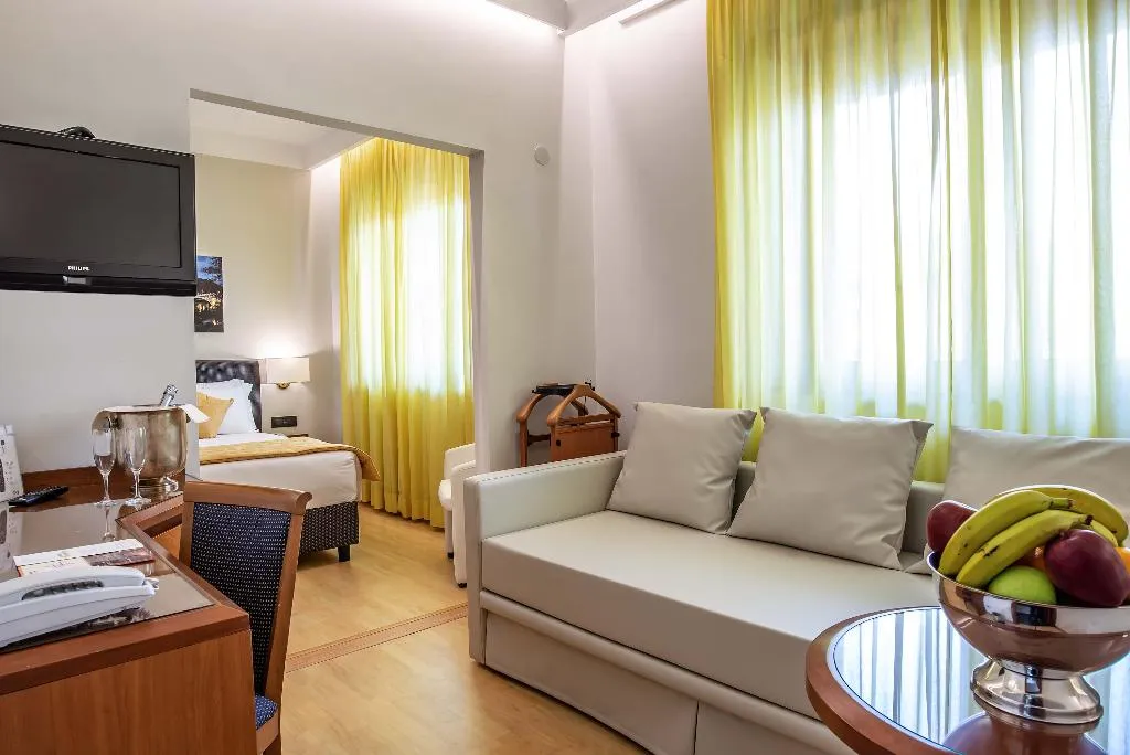 FAMILY ROOM STANDARD Room, La Giocca Hotel, Rome