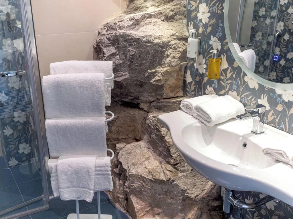 QUADRUPLE KING BED ONE BEDROOM  Room, Hotel Cristina, Naples
