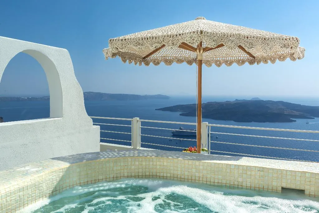 SUITE WITH PRIVATE POOL Room, Nefeles Luxury Suites, Santorini
