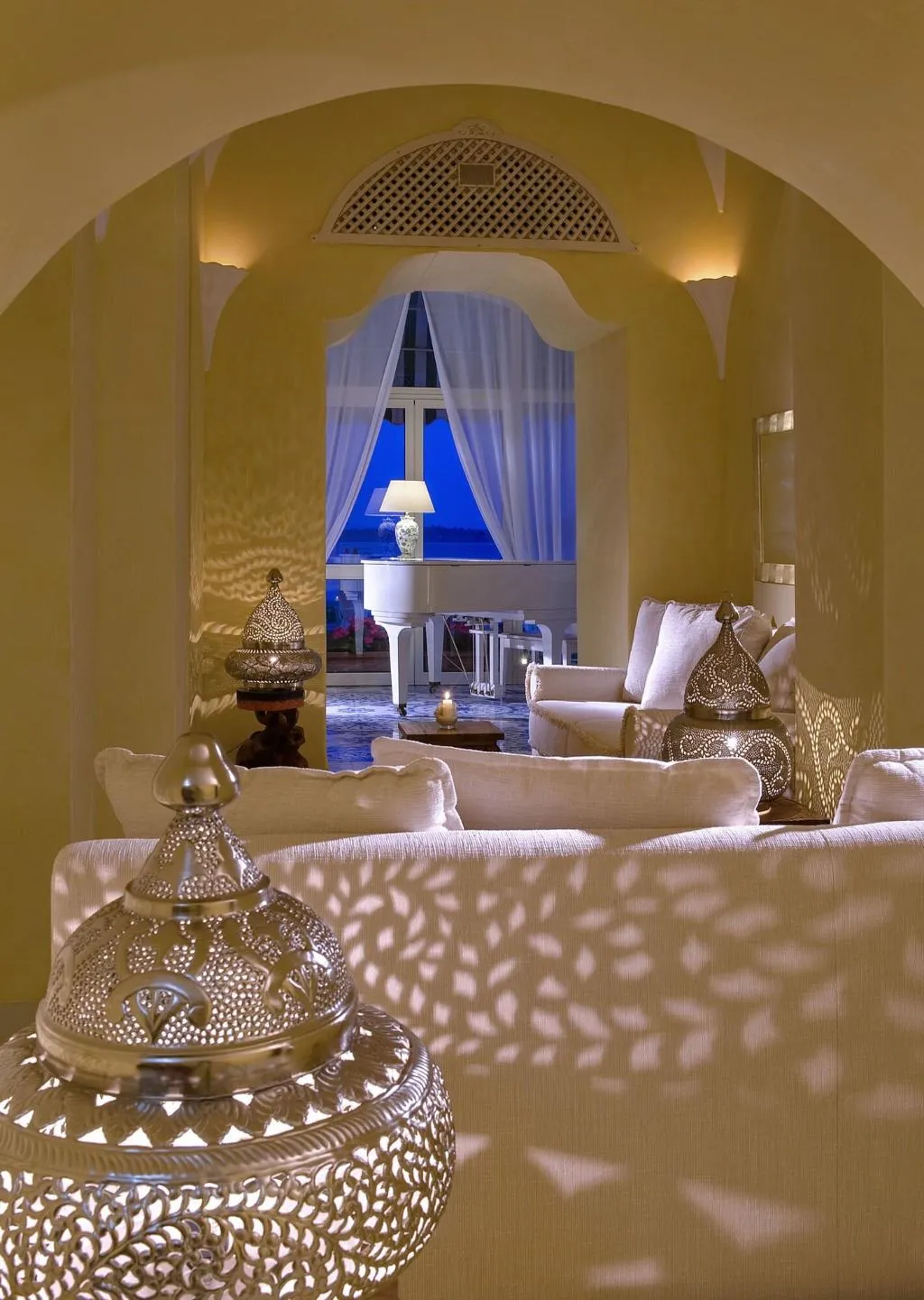 Lobby, Miramare e Castello, Naples