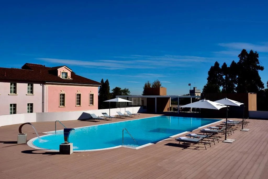 Pool, Castello Dal Pozzo, Milan