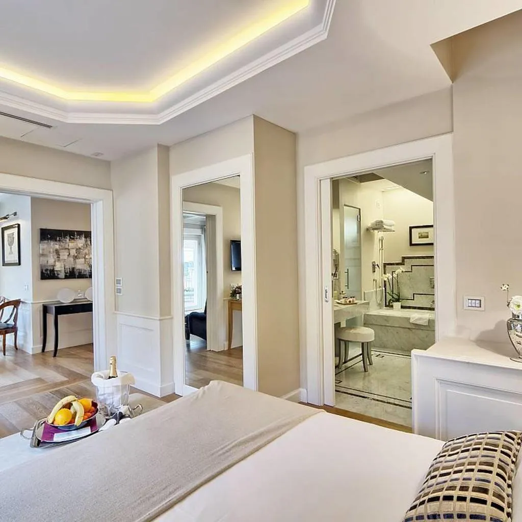 SUITE WITH JACUZZI Room, Trevi Palace Luxury Inn, Rome