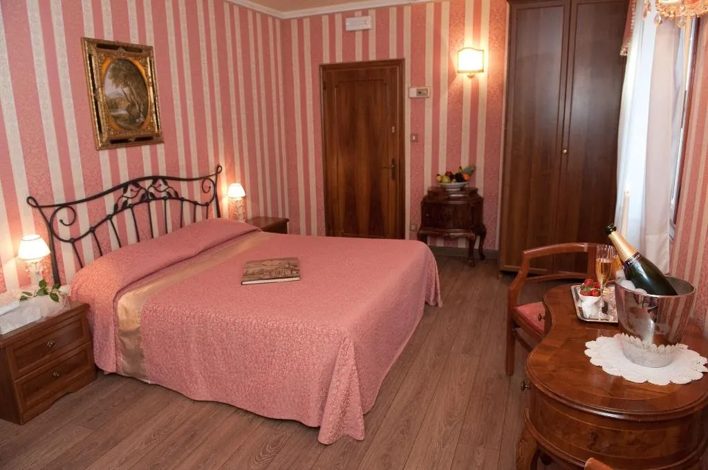 Room, Locanda Antico Fiore, Venice