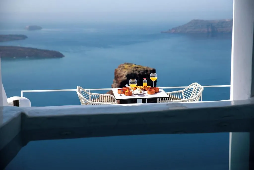 Room, Heavens Edge by Mr and Mrs White, Santorini