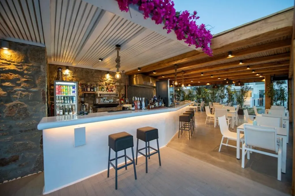 Sports and Entertainment, Bianco A Nero, Mykonos
