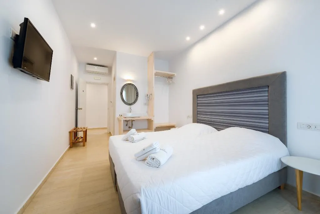 Double or Twin SUPERIOR WITH PRIVATE POOL Room, Anamar Santorini, Rhodes