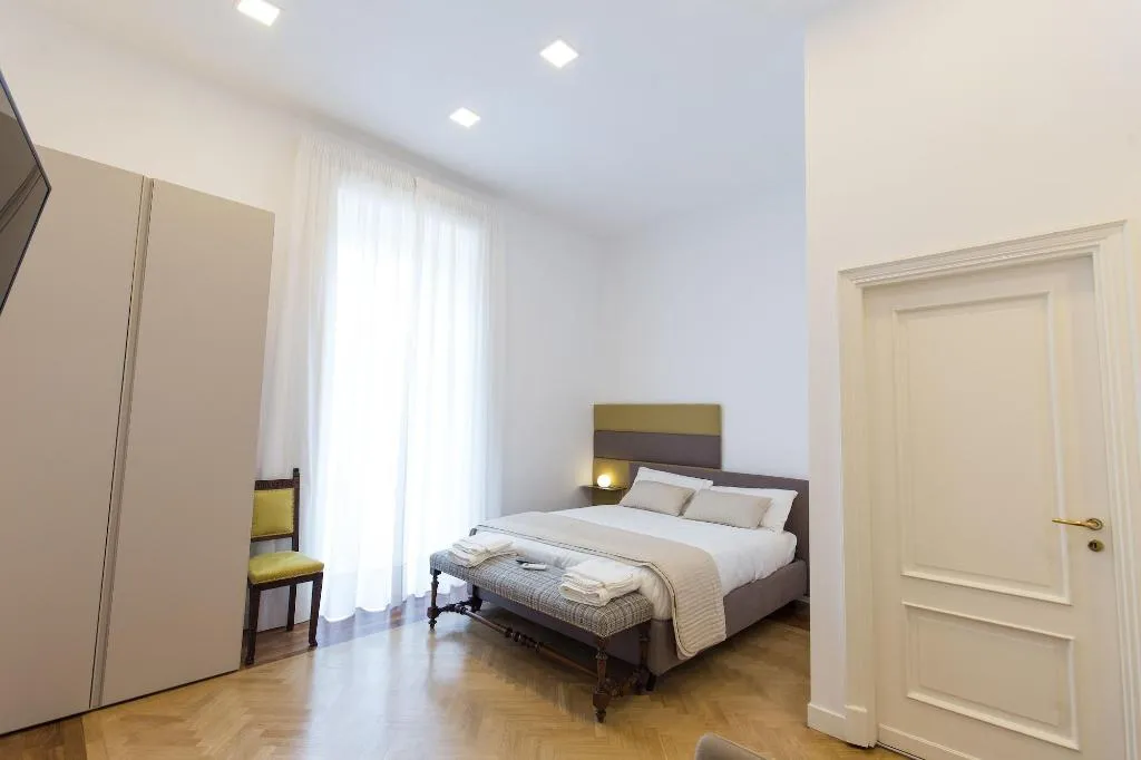 Room, Savoy Riviera, Naples
