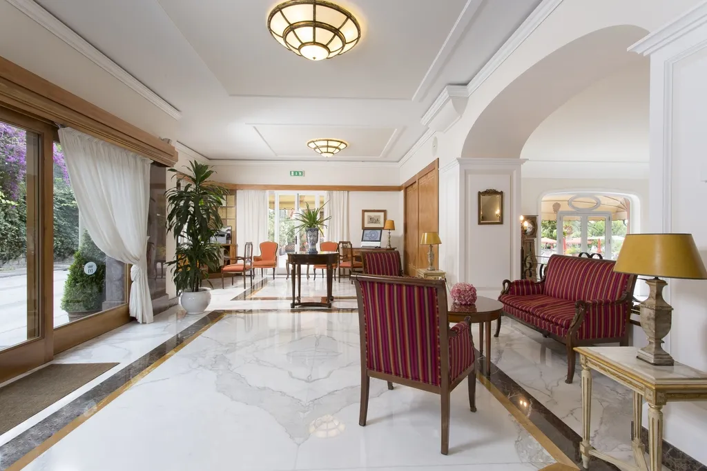 Lobby, Grand Hotel Ambasciatori, Naples