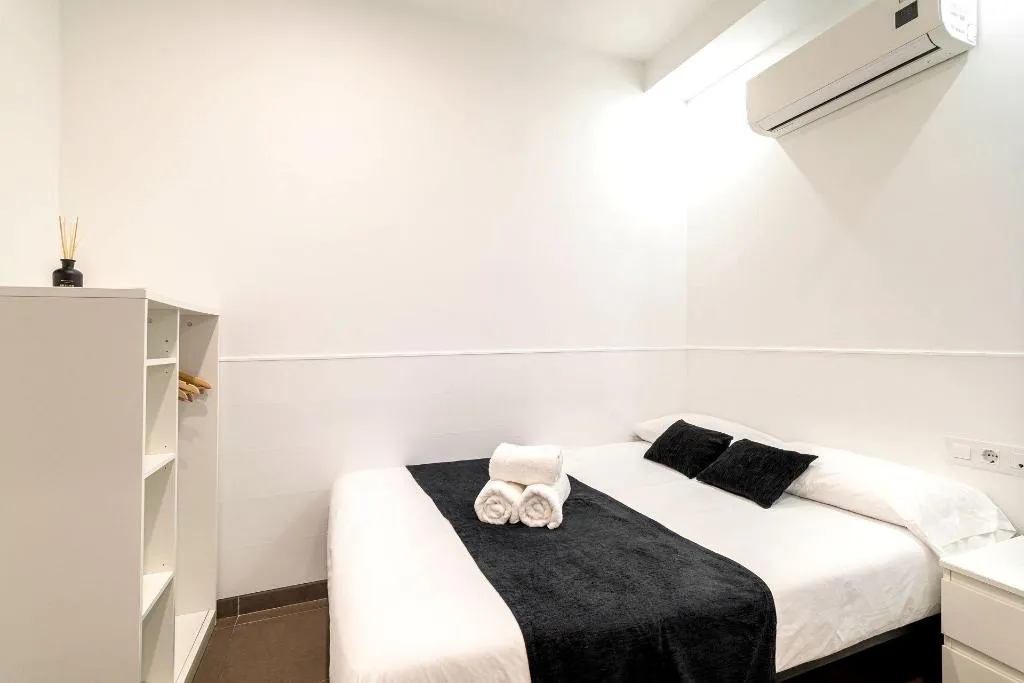 Room, Laramond Barcelona Rooms, Barcelona