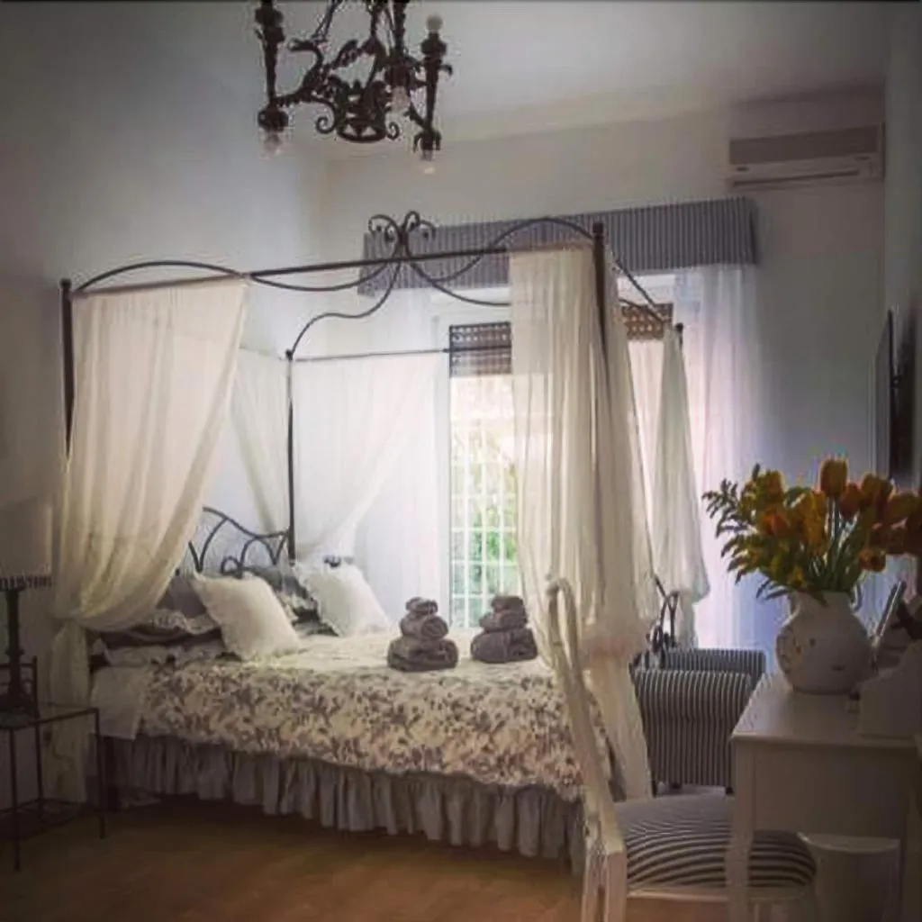 Room, La Piazzetta Delle Regine, Rome