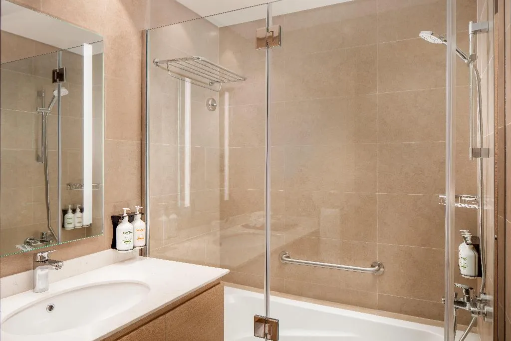 TWIN SMOKING Room, Holiday Inn Hotel & Suites Dubai Science Park, Dubai