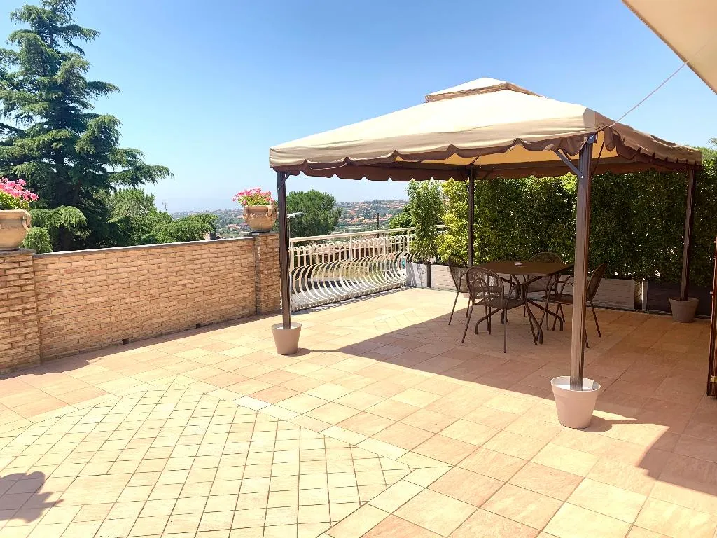 APARTMENT WITH JACUZZI WITH VIEWS Room, Etna Royal View, Catania