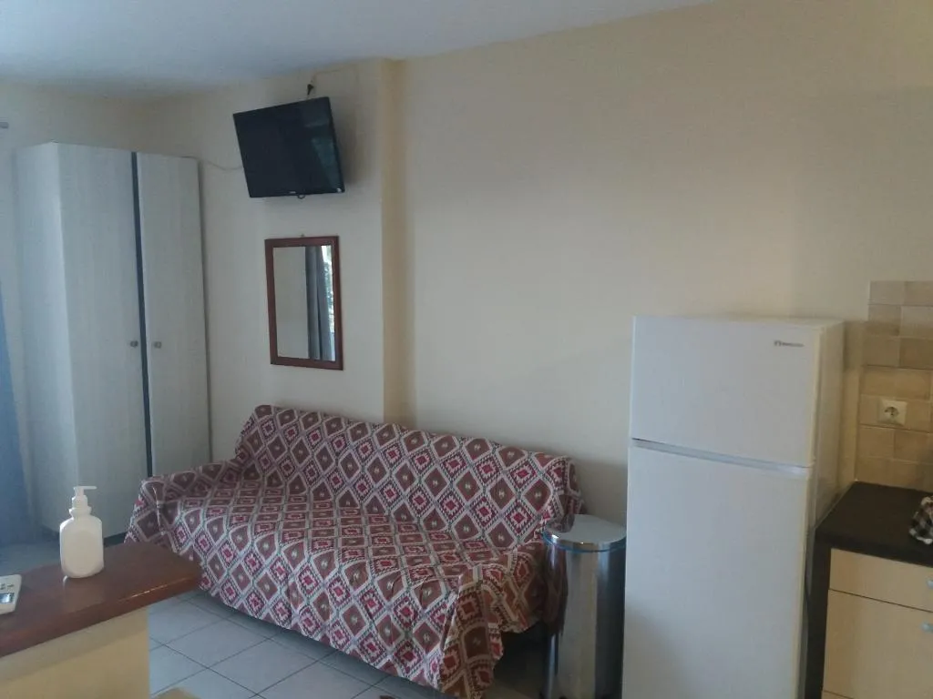 STUDIO CAPACITY 3 Room, Harbour View, Kalamata