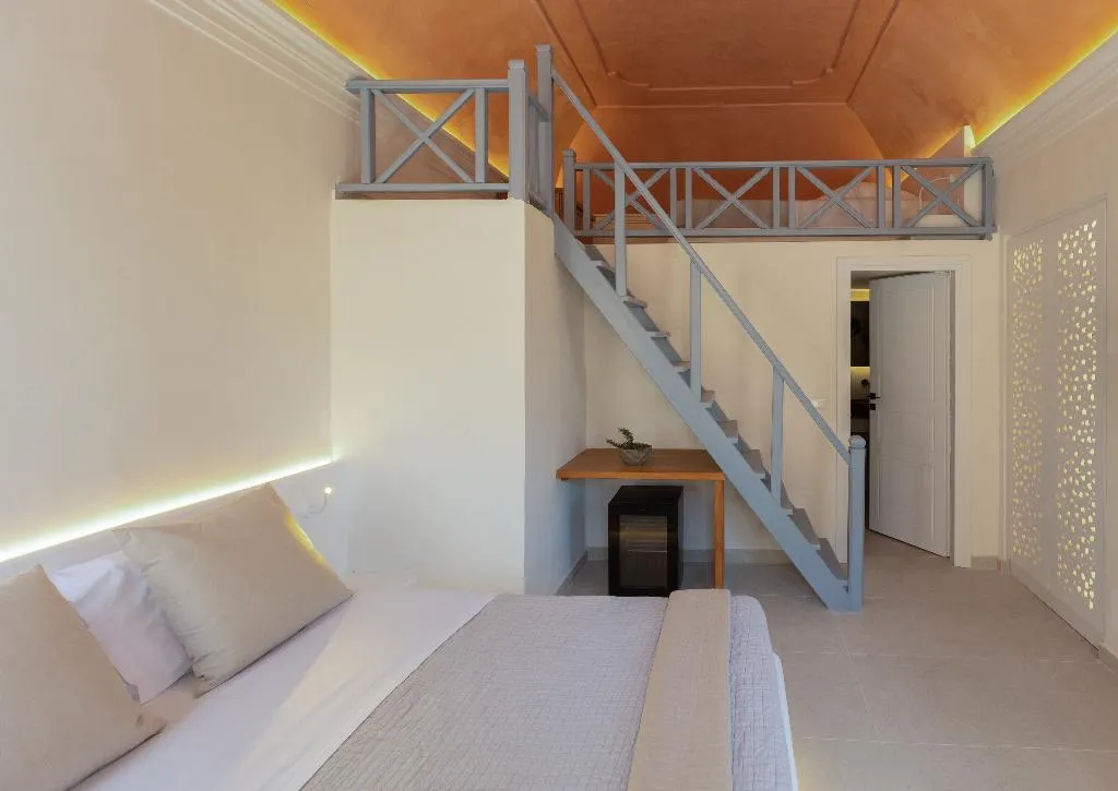 QUADRUPLE TWO BEDS Room, Kykladonisia Traditional Settlement, Santorini