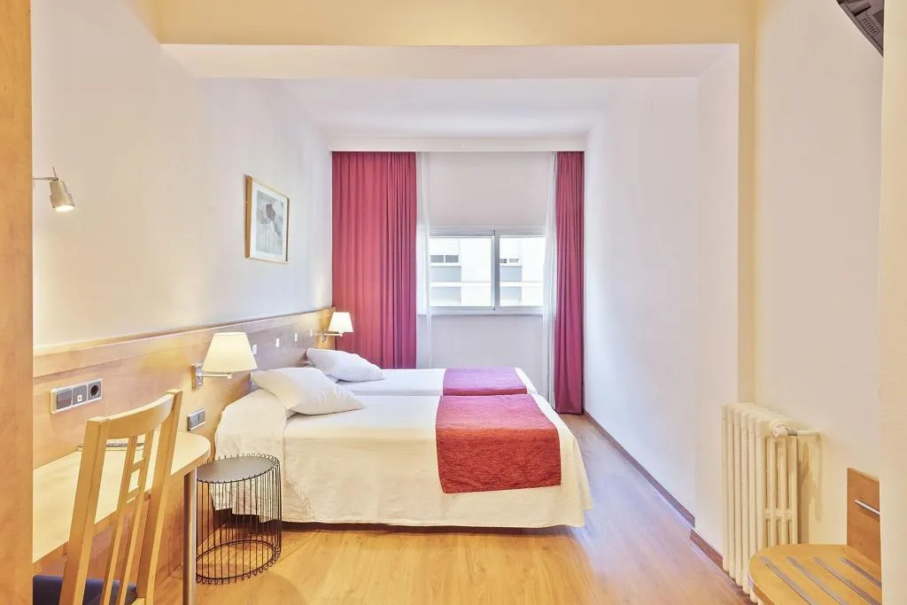 QUADRUPLE STANDARD Room, Acta Antibes, Barcelona