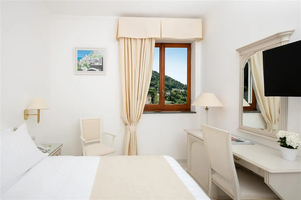 Room, Hotel Syrene Capri, Naples