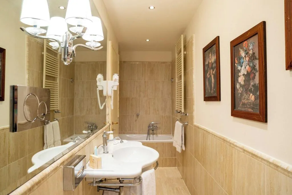 QUADRUPLE STANDARD Room, Pendini, Florence