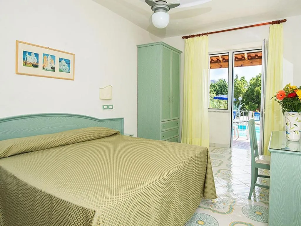 QUADRUPLE STANDARD Room, Parco Cartaromana, Naples