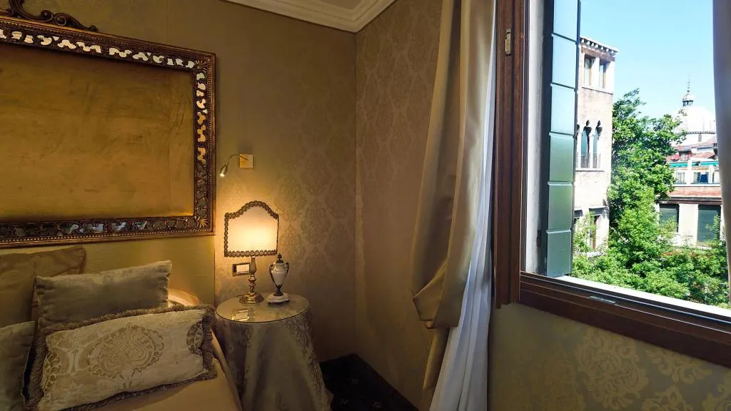 JUNIOR SUITE GARDEN VIEW Room, Metropole Venezia, Venice
