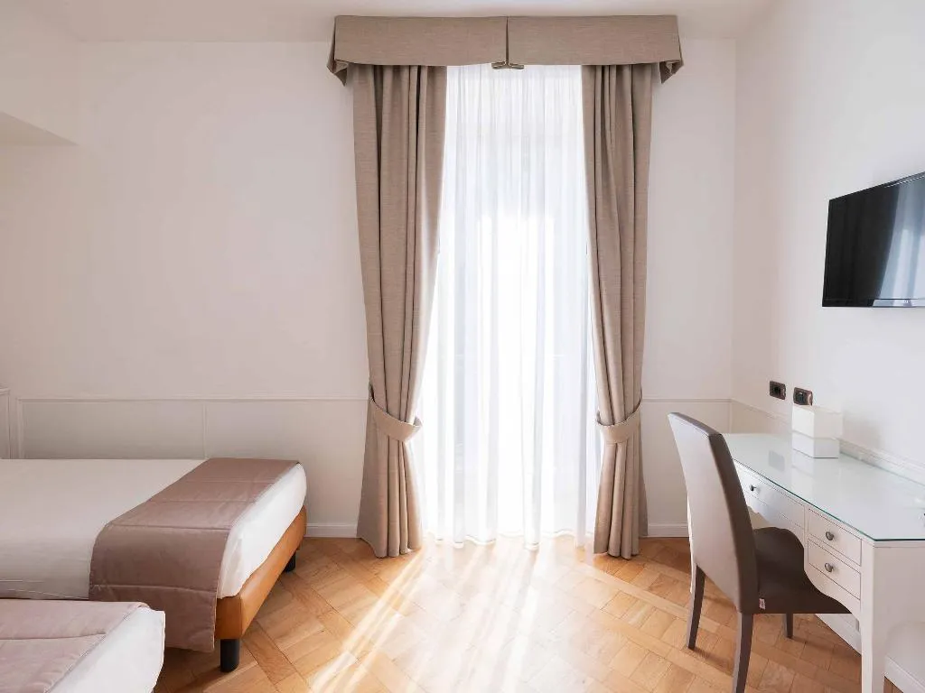 Double or Twin STANDARD Room, Grand Hotel Europa, Naples