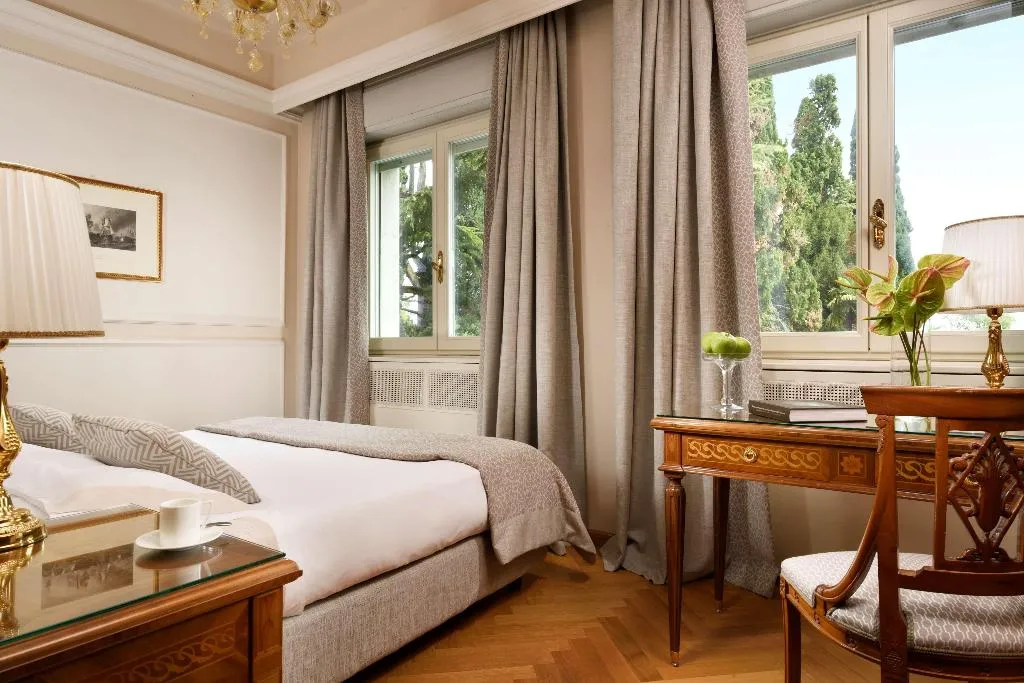 Room, Villa Cortine Palace Hotel, Milan
