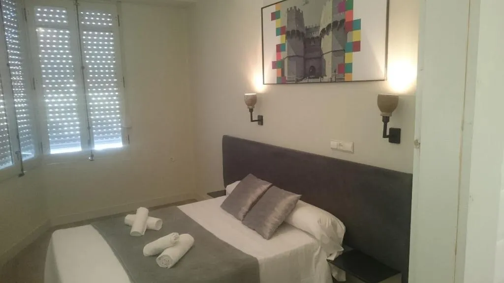 Room, Nwt Central Station Valencia, Valencia