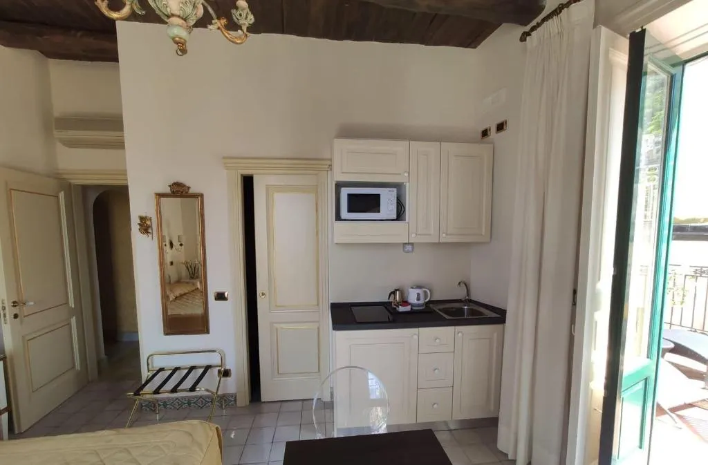 Room, Residenza Del Duca, Naples