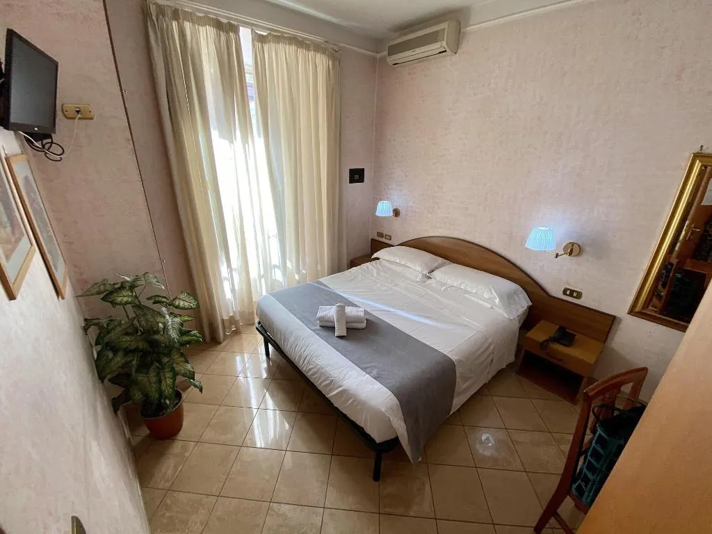 Room, Hotel Resi, Rome