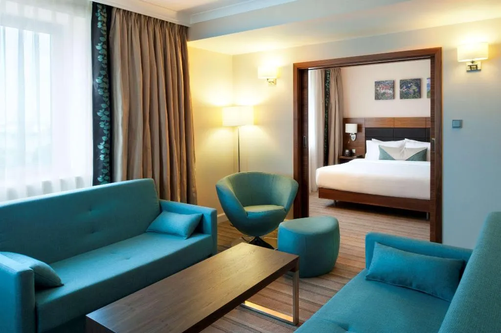 JUNIOR SUITE KING SIZE BED Room, Hilton Garden Inn Krakow, Krakow