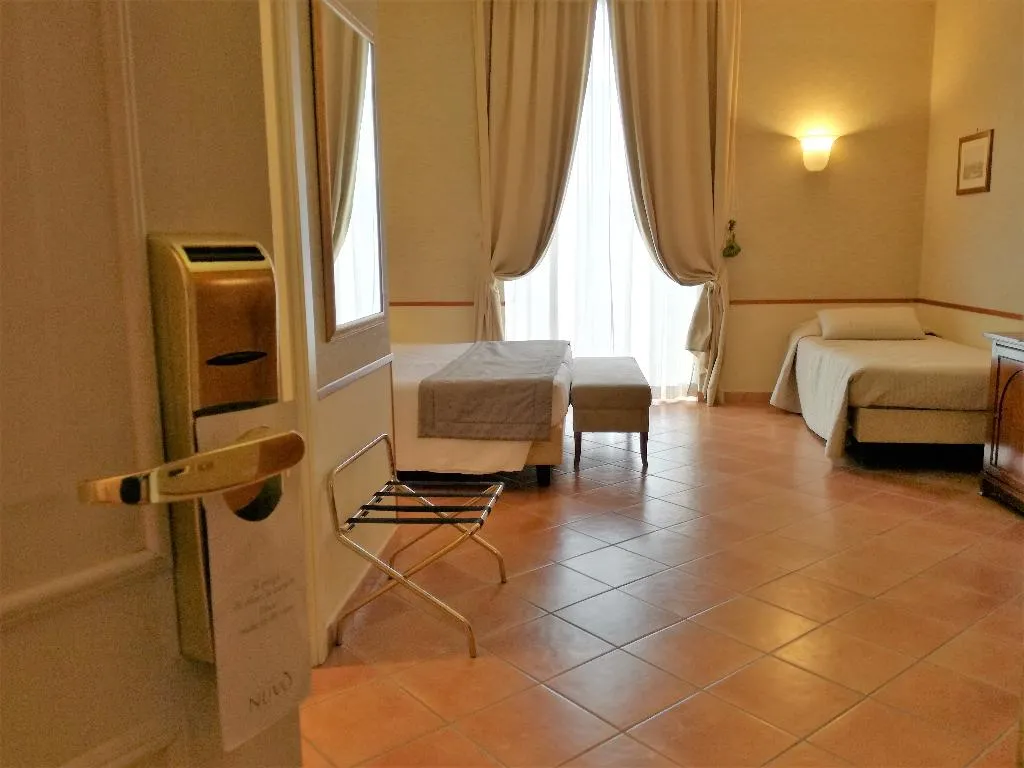 TRIPLE STANDARD Room, Hotel Nuvo, Naples