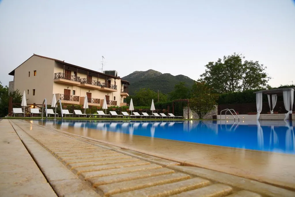 Pool, Mont Helmos, Athens