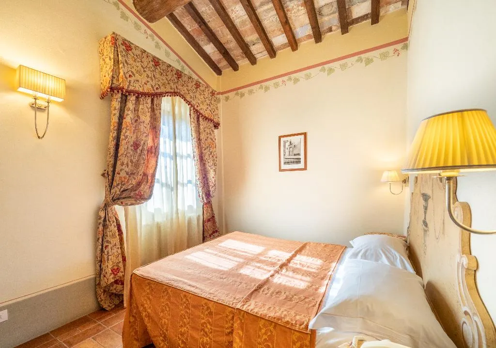 DOUBLE CLASSIC QUEEN BED Room, Villa Borgo San Pietro, Perugia