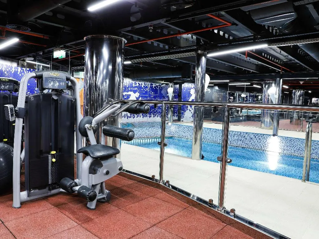 Sports and Entertainment, Queen Elizabeth 2, Dubai