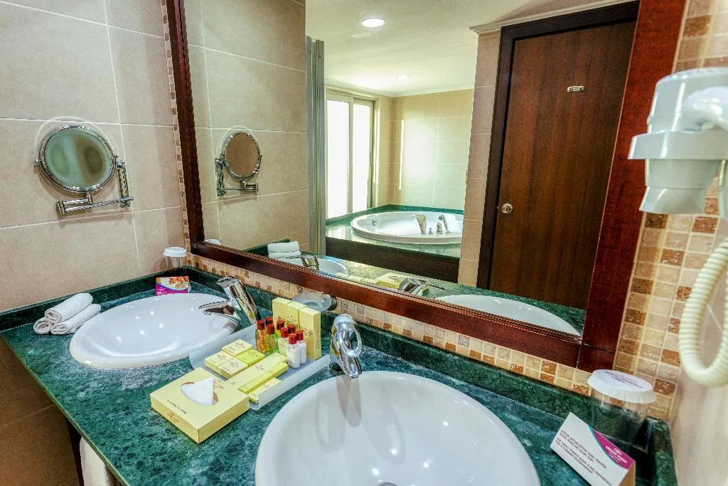 SUITE STANDARD Room, Crowne Plaza Antalya, Antalya