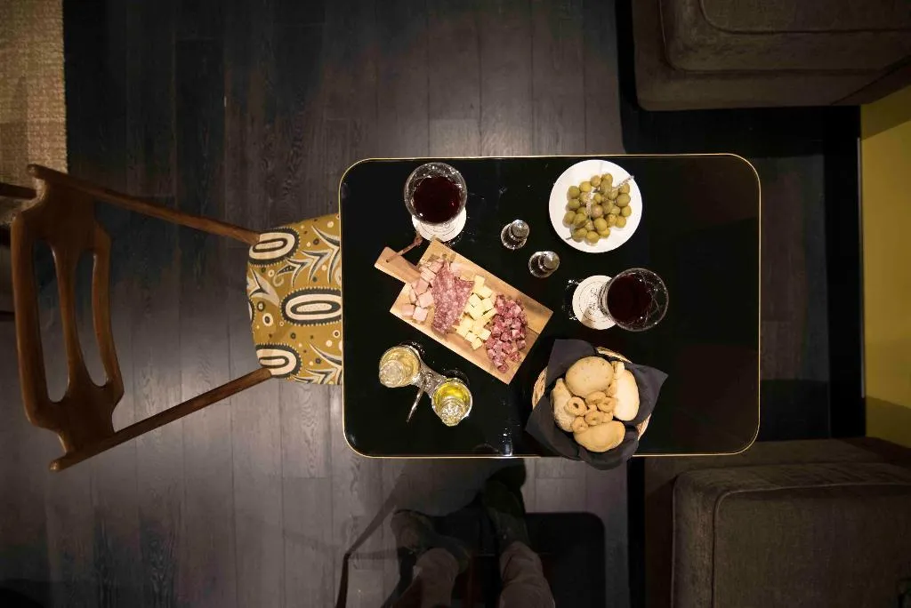 Bar, Caruso Place - Luxury Rooms & Suites, Naples