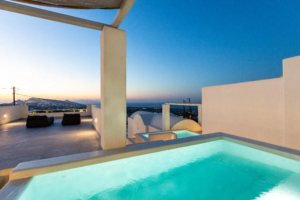 SUITE DELUXE WITH PRIVATE POOL Room, Serapias Suites, Santorini