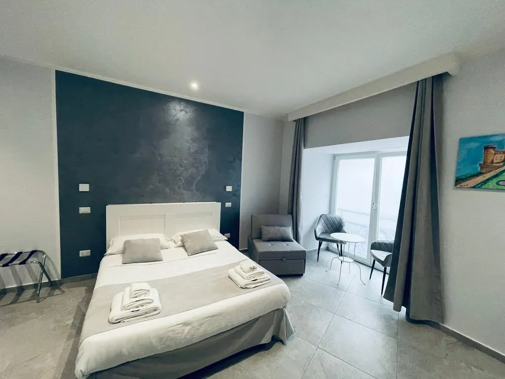 QUADRUPLE STANDARD Room, I Borbone, Naples