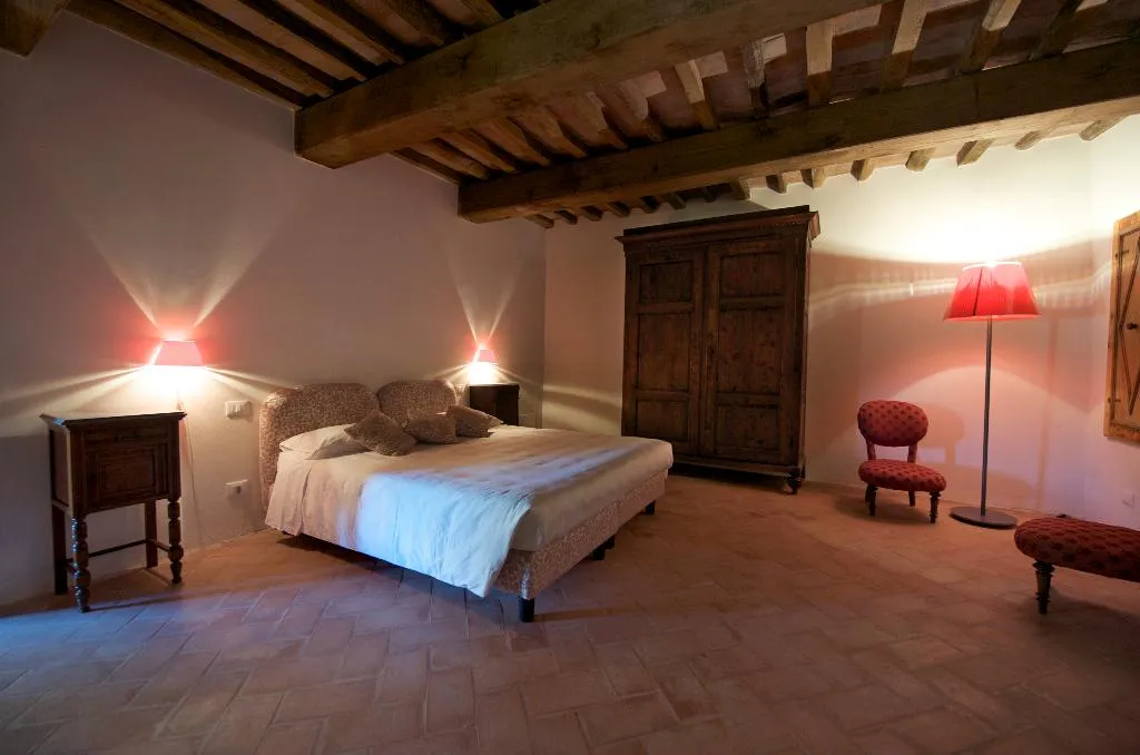 APARTMENT THREE BEDROOMS TWO BATHROOMS Room, Il Paluffo, Florence