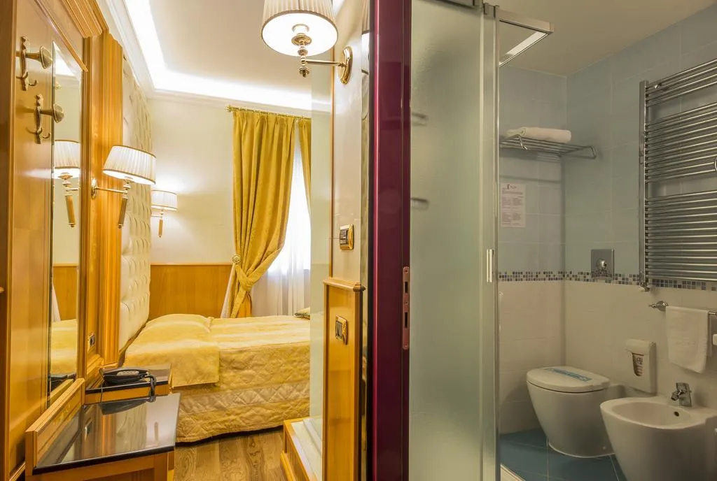 Room, Vittoria, Milan