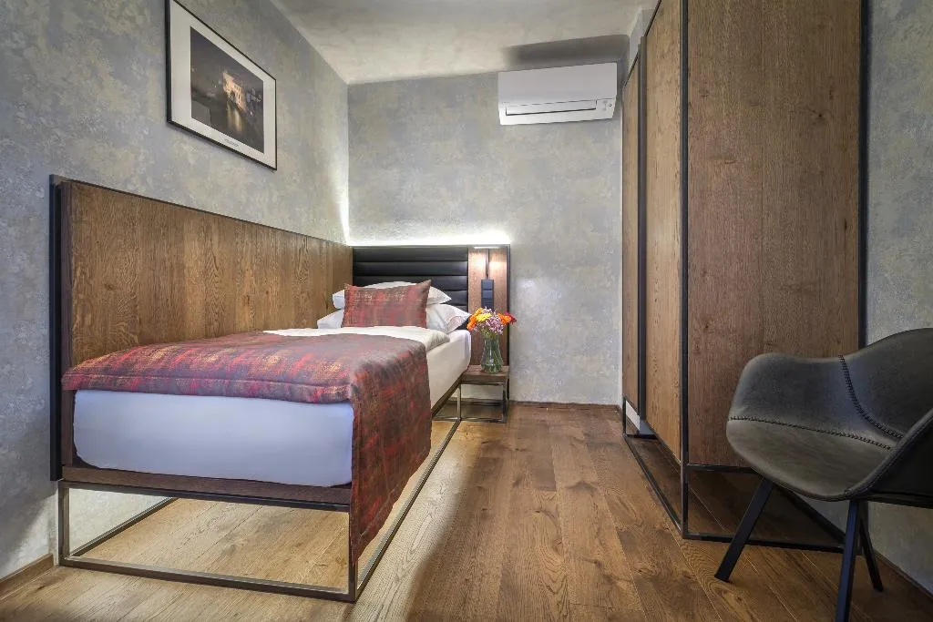 SINGLE STANDARD Room, Hotel Waldstein, Prague