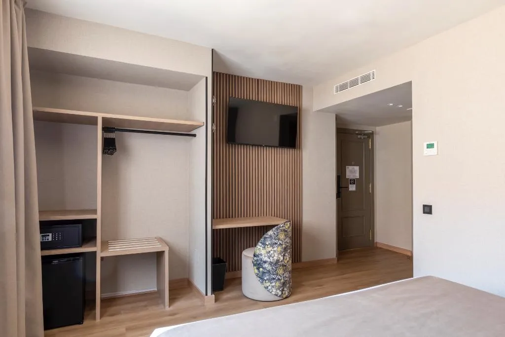 Double or Twin STANDARD Room, Acta Piramides, Madrid