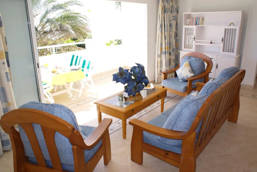 APARTMENT CAPACITY 8 THREE BEDROOMS Room, Hamilton Court, Menorca