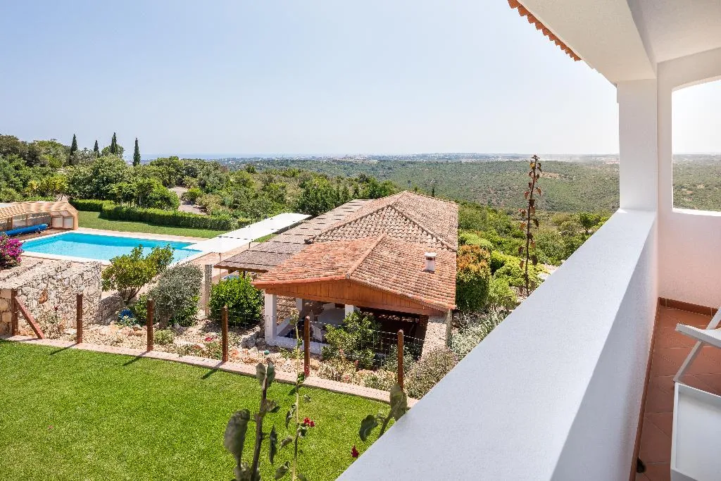 VILLA FOUR BEDROOMS Room, Shantivillas, Algarve