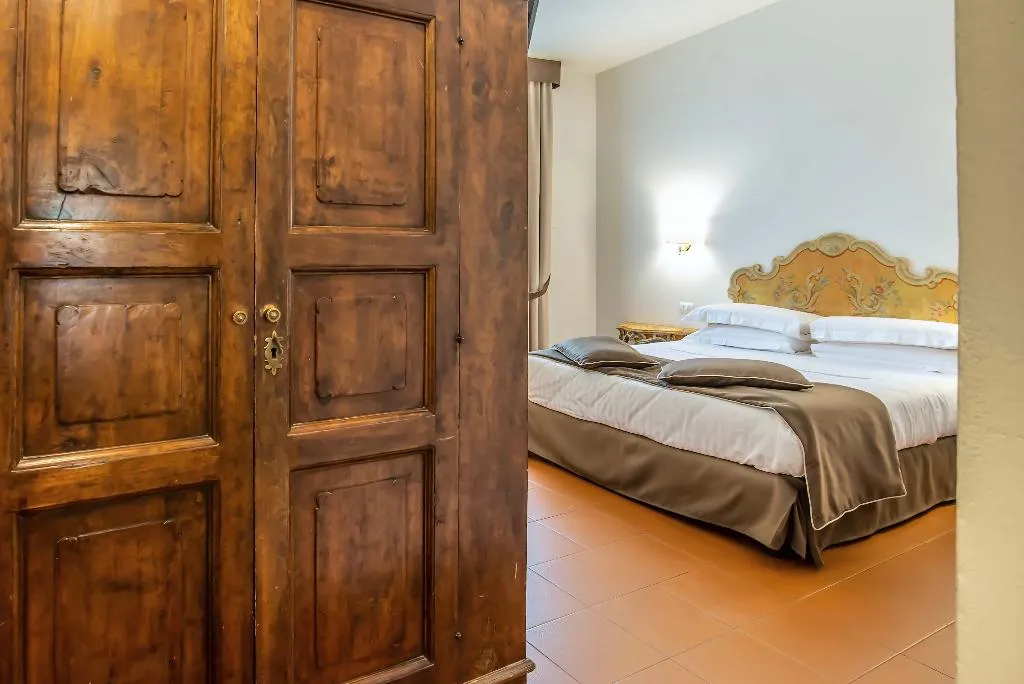 Double or Twin STANDARD Room, Machiavelli Palace, Florence