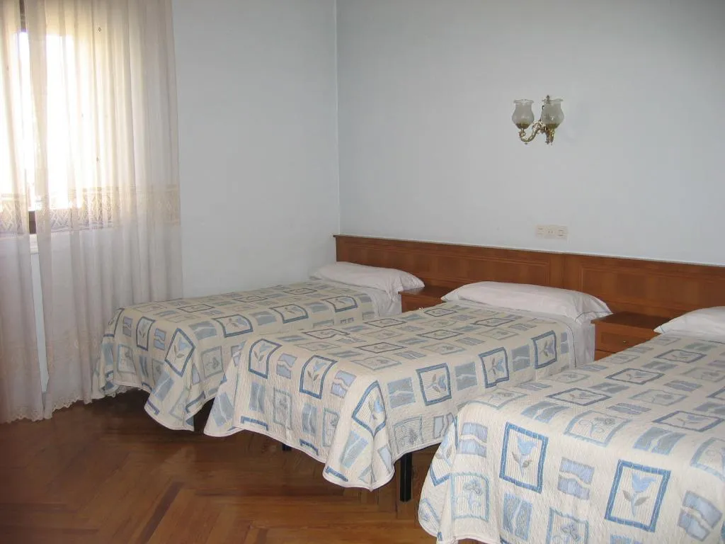 TRIPLE STANDARD Room, Hostal Splendid, Madrid