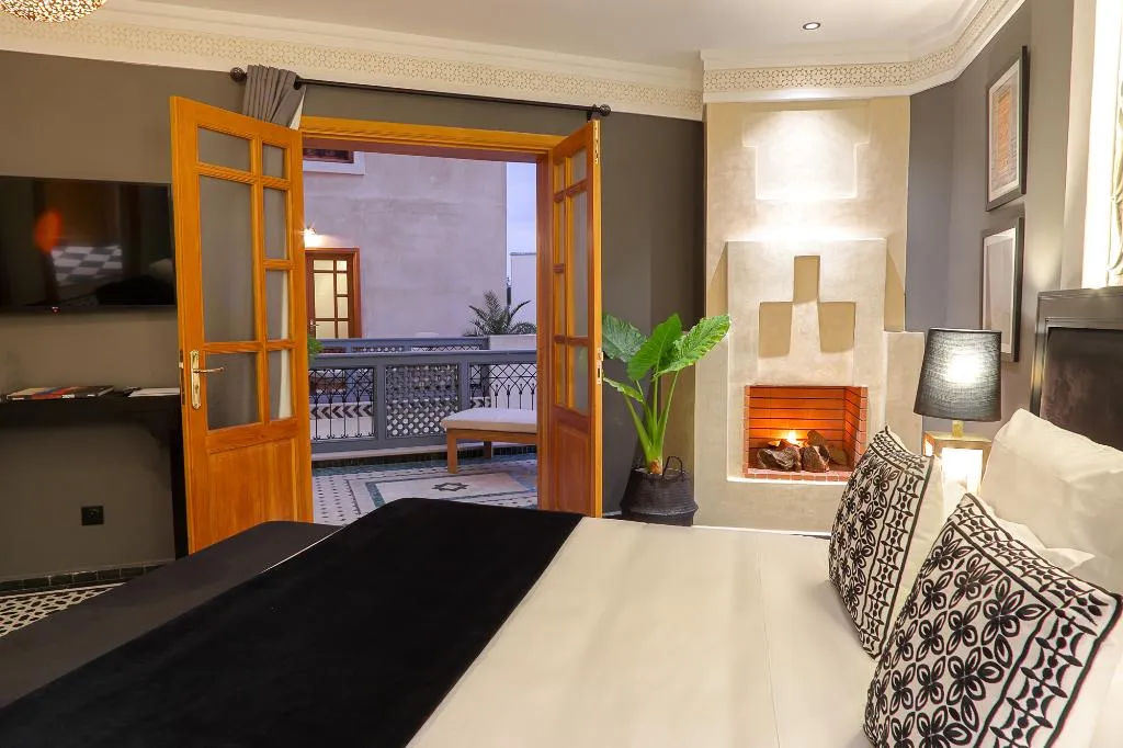 DOUBLE SUPERIOR KING BED Room, Dar Lys, Fez