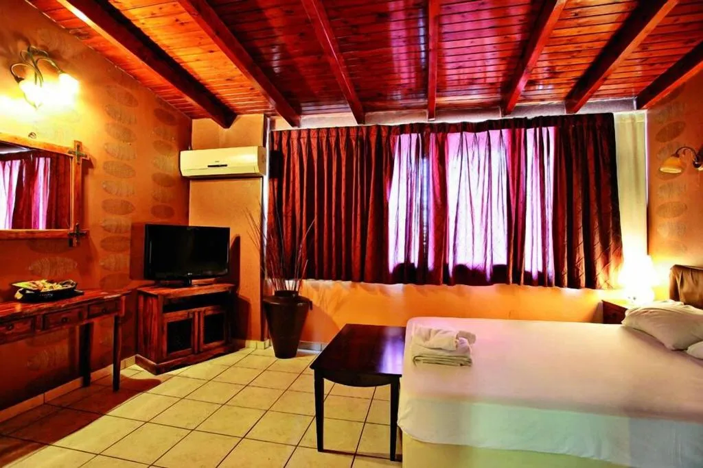 QUADRUPLE STANDARD Room, Elizabeth Boutique, Athens