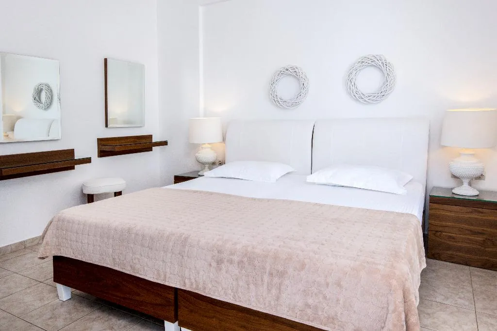 Double or Twin STANDARD Room, Lofos Village, Santorini