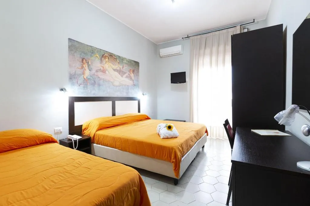Room, Hotel Del Sole, Naples