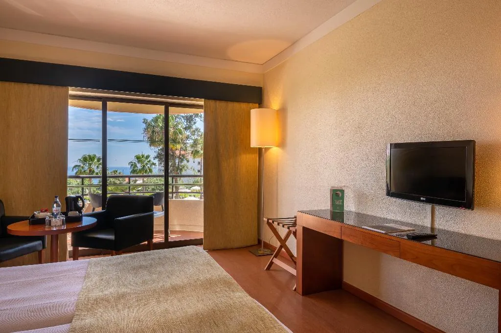 Double or Twin POOL VIEW Room, Vila Gale Cerro Alagoa, Algarve